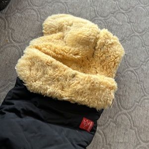 Kaiser sherpa foormuff so warm!